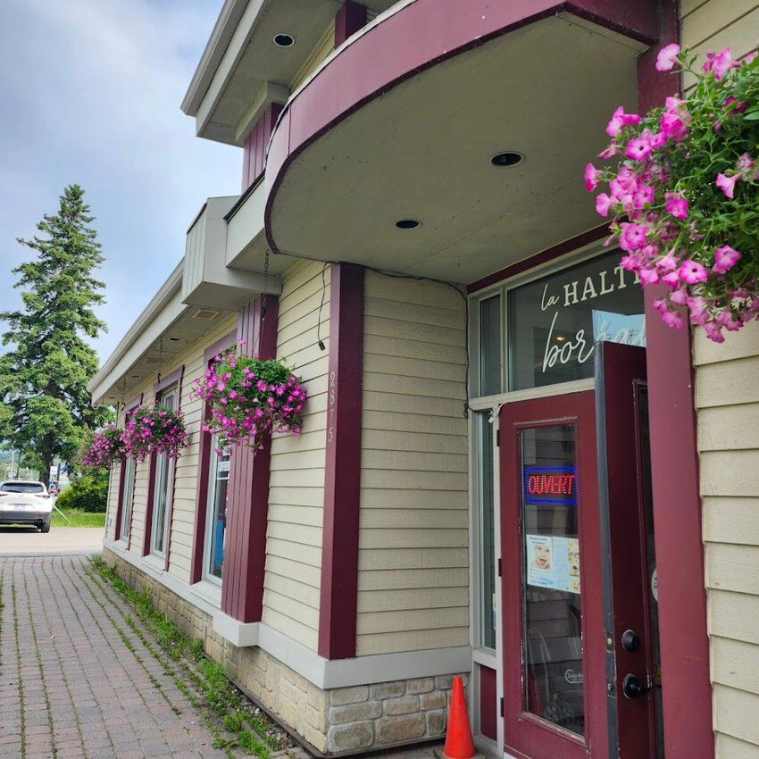 La Halte Bor&eacute;ale - Caf&eacute; & Boutique Restaurant