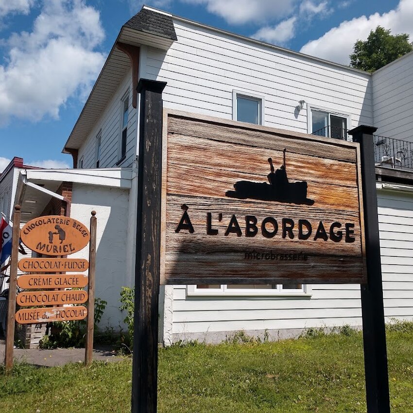 Brasserie &Agrave; L'Abordage - Eastern Townships Poutine