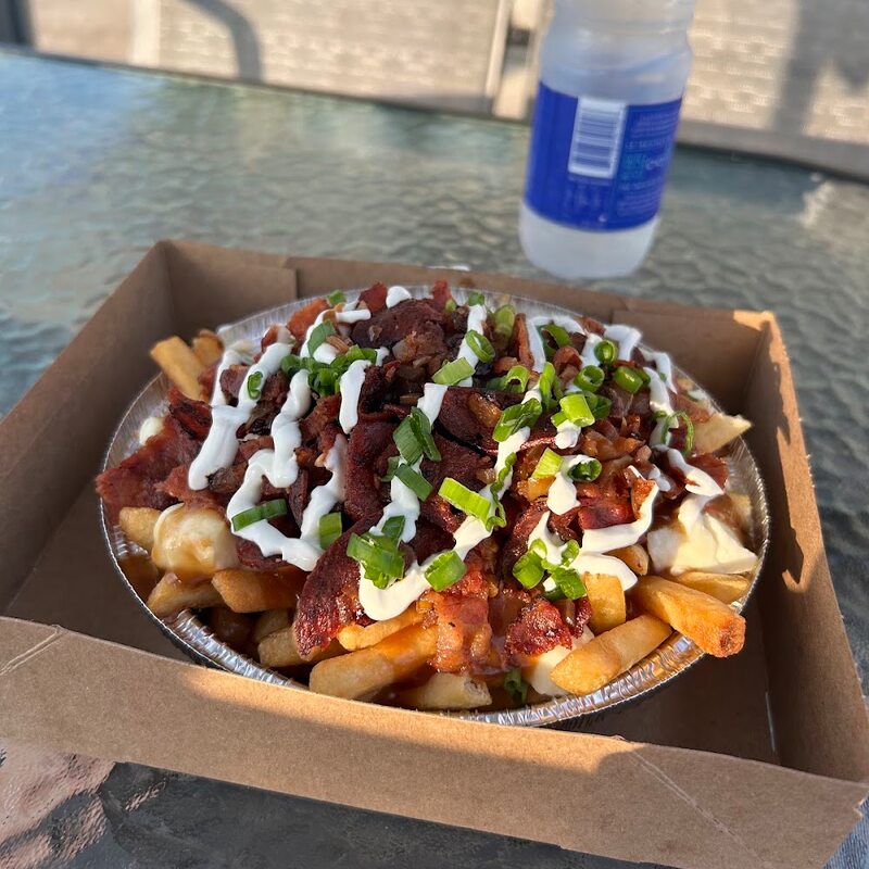 Restaurant S-Kim-O - Poutine, Breakfast, Tea Restaurants in Montreal