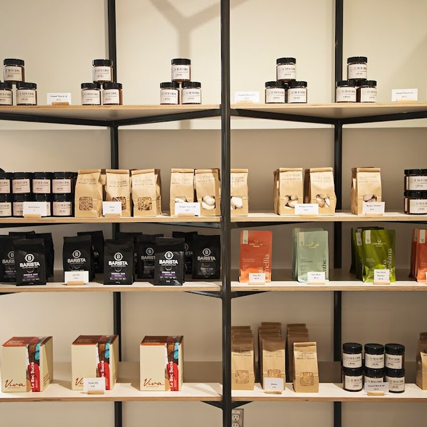 Le Duo Choc. -  Restaurants Near: J5B0A1