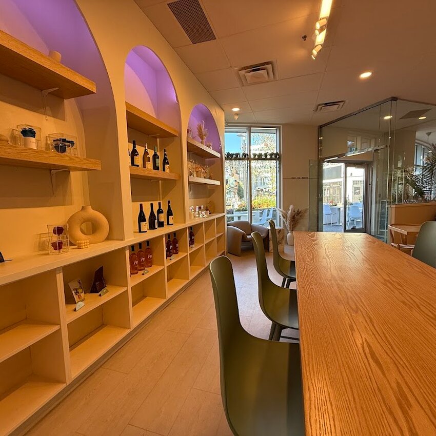 William Henry Caf&eacute; - Restaurants in Quartier Dix30