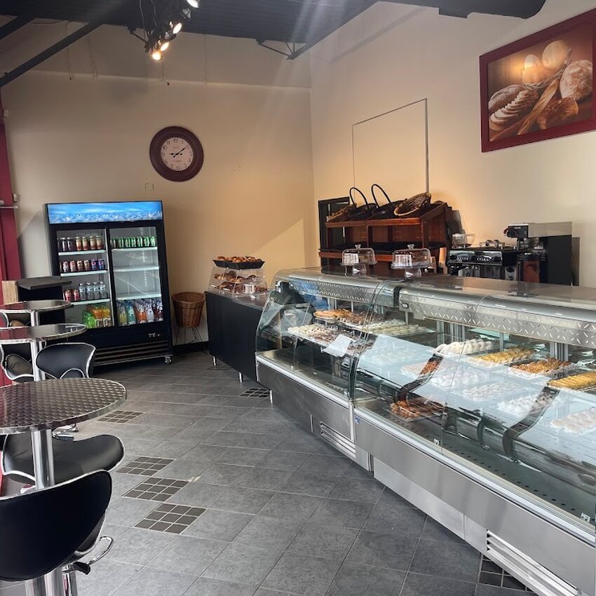 Boulangerie P&acirc;tisserie La Cerise Sur Le Gateau - Poutine, Pastries Restaurants in Repentigny