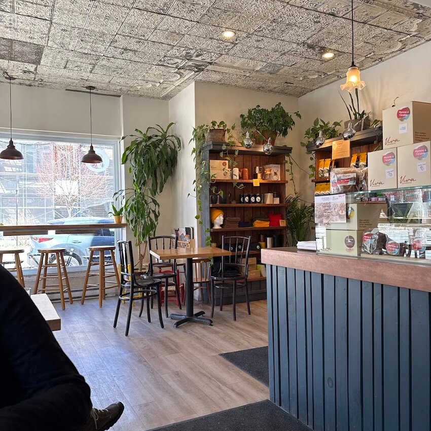 Caf&eacute; de la 3e - Restaurants pr&egrave;s de: H1W2C5