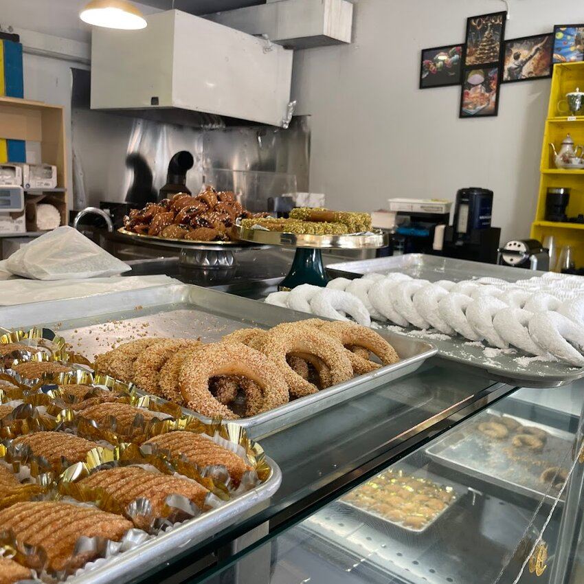 Boulangerie - p&acirc;tisserie Les 2 bl&eacute;s -  Restaurants Near: H7C1N4