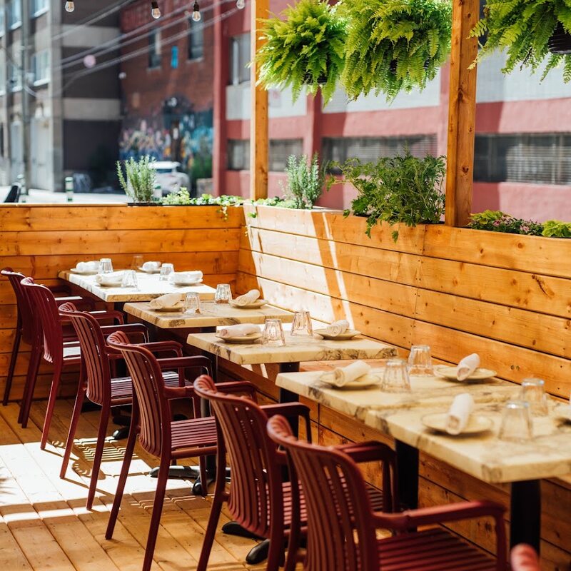 PREZZE MOLLO - Restaurants pr&egrave;s de Th&eacute;&acirc;tre Saint-Denis - H2X 3K2
