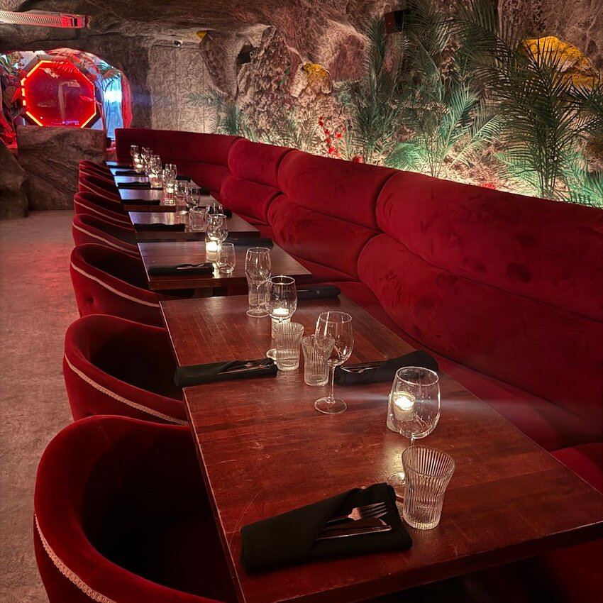 Mona Loa -  Restaurants Near: H3A3G4