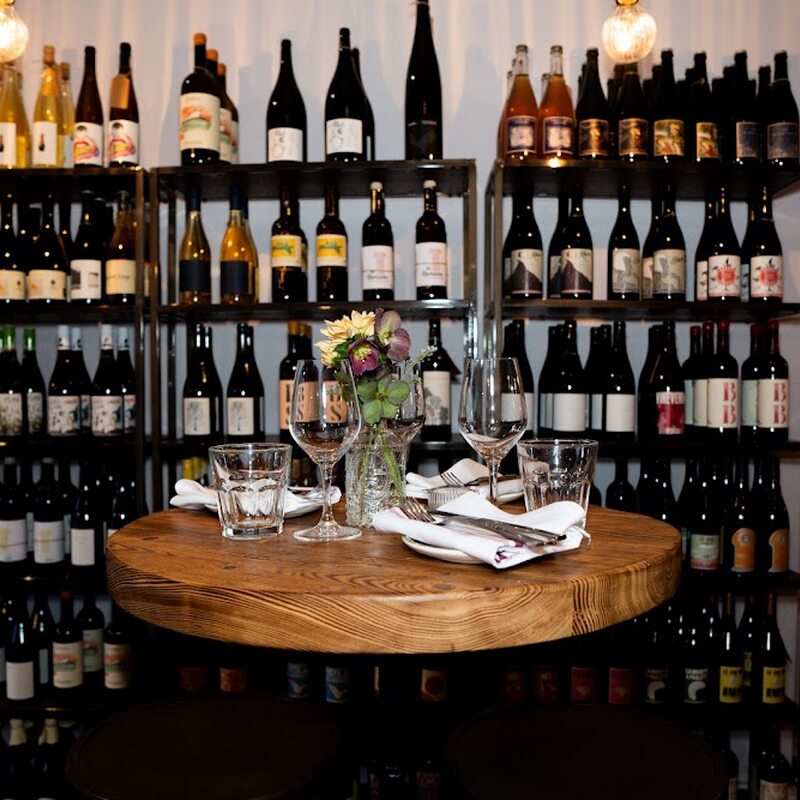 Mauve Vin & Fleurs - Restaurants in Montreal