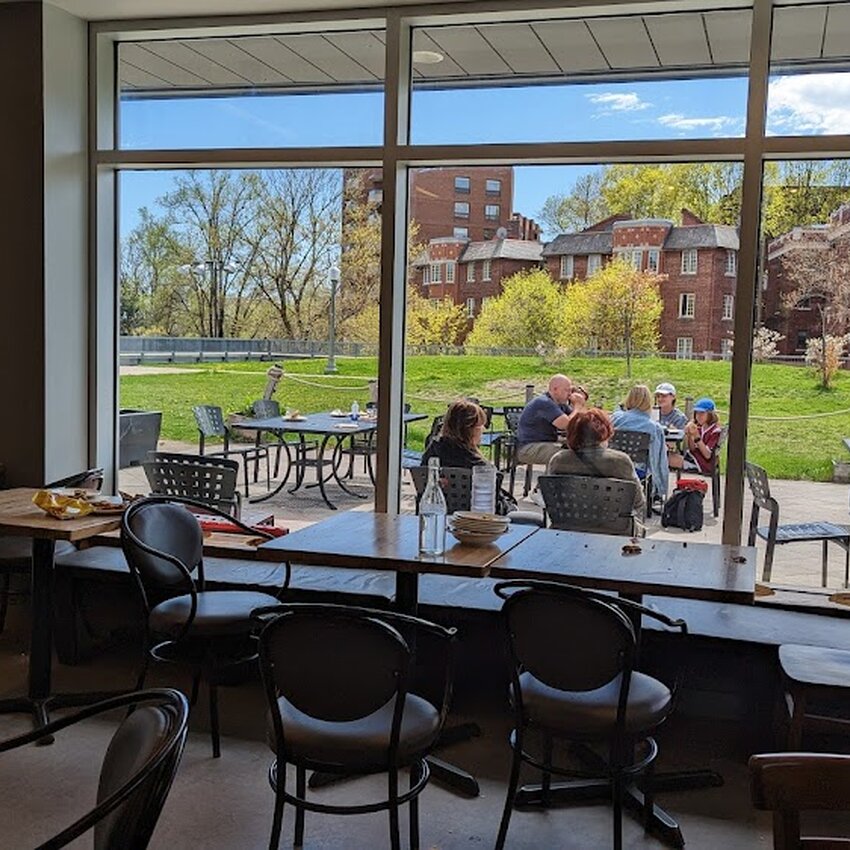 Le Mouton Noir - Poutine, Bagels, Tea, Breakfast Restaurants Near: H4E4A1