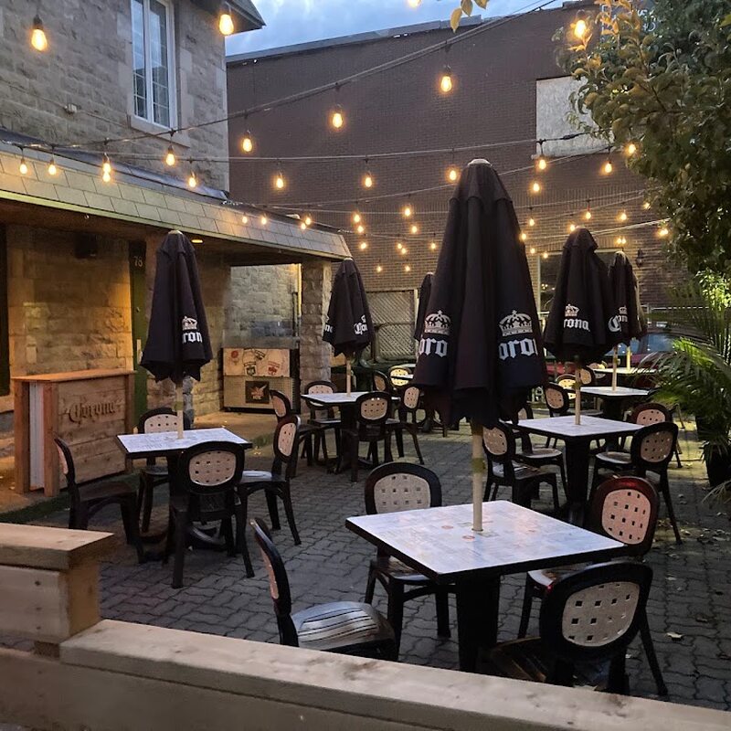 Annies Sur-Le-Lac - American, Poutine Restaurants in Montreal