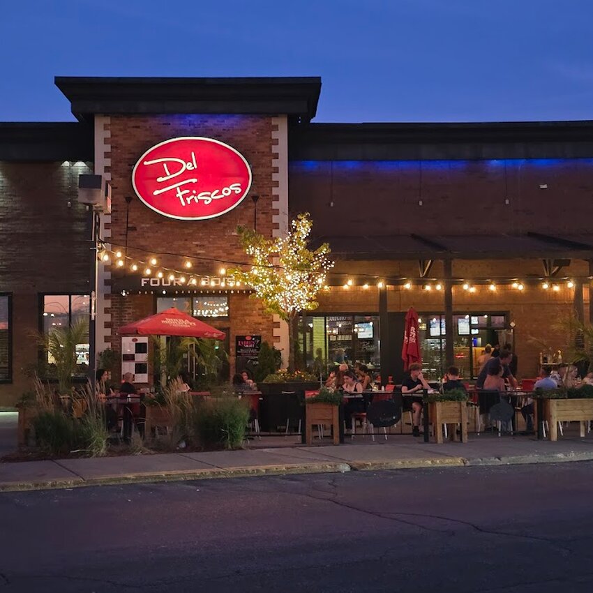 Del Friscos - Restaurants près de: H9B2K4