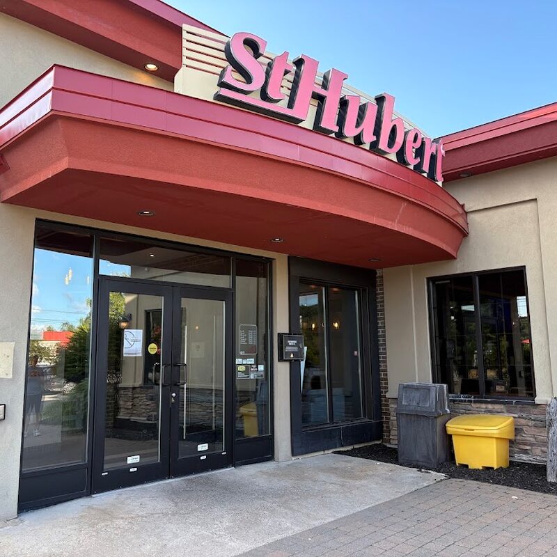 Rôtisserie St-Hubert - Poutine, BBQ Restaurants in Laurentians (North Shore)