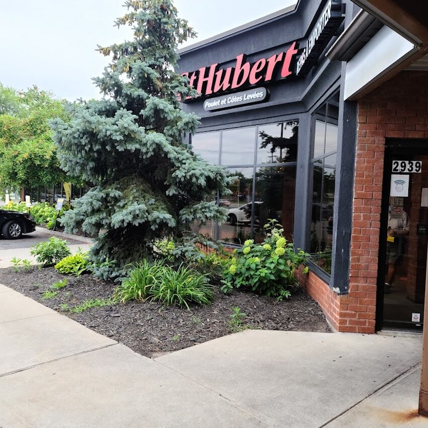 R&ocirc;tisserie St-Hubert - Restaurants pr&egrave;s de: J7V8G4