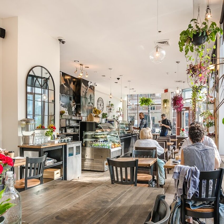 Caf&eacute; St-Barth - Restaurants Caf&eacute;s, Turques Brunch pr&egrave;s de: H2V4E4