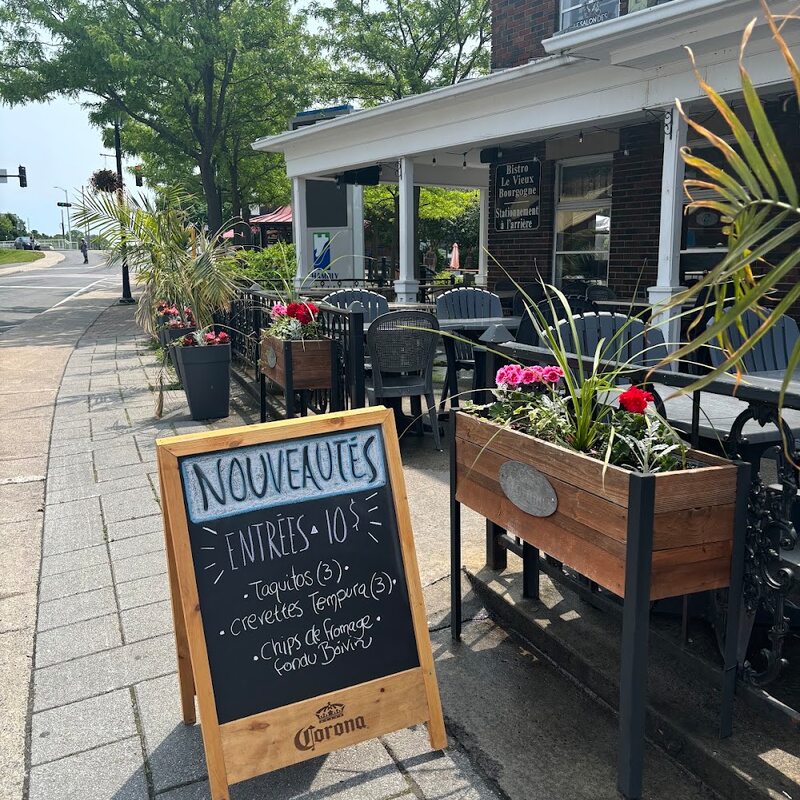 Le Vieux Bourgogne Bistro - Bistros in Montreal