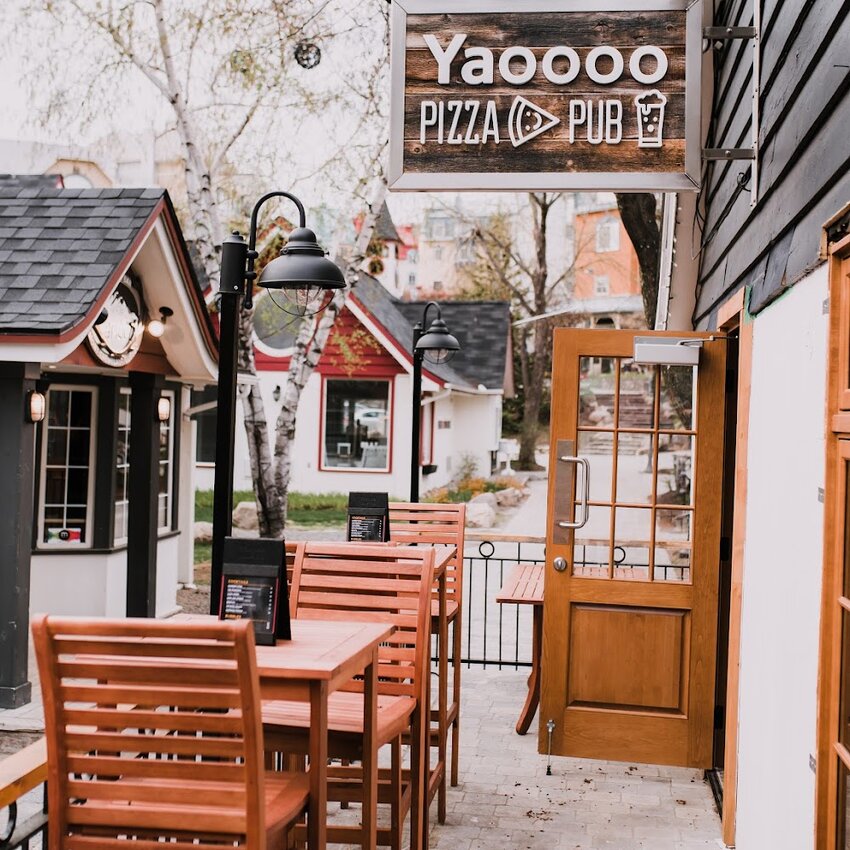 Ya'ooooo Pizza-Bar -  Restaurants Near: J8E1E1