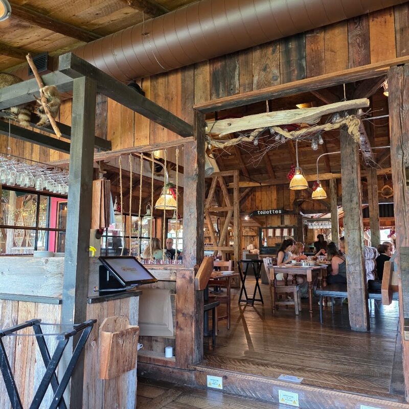 Restaurant Au Petit Poucet - Poutine, Breakfast Restaurants in Val-David