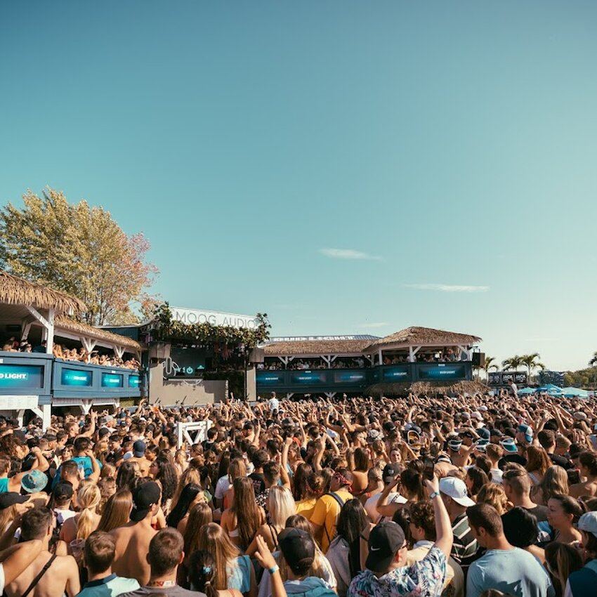 BeachClub - Bars &agrave; Laurentides (Rive-Nord)