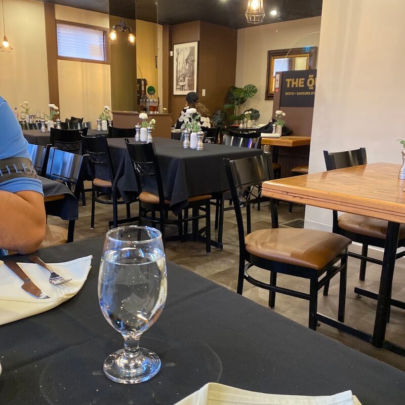 Resto THE QUEEN - Grill, Italian, Pizza, Salads, Pasta Restaurants in Quebec