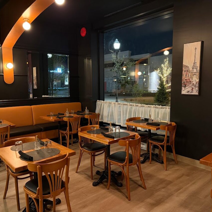 Un Vin de Folie Restaurant
