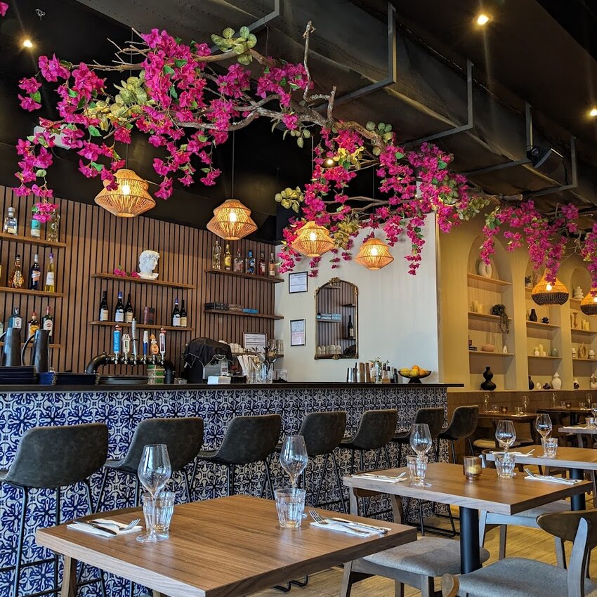 Restaurant l'Olympe - Takeout Available Restaurants Near: G9A2C5