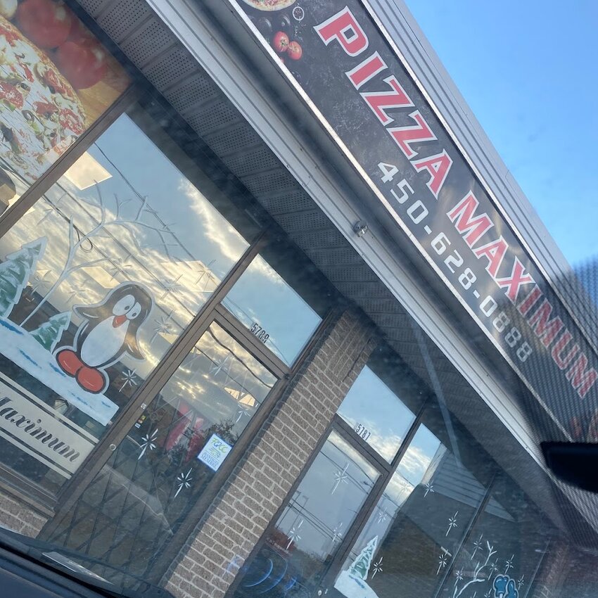 Pizza Maximum -  Restaurants Near: H7K2J5