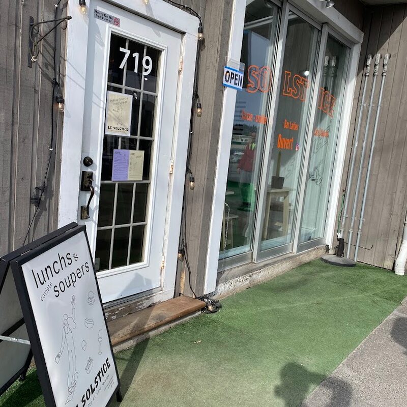 Burger et Ap&eacute;ro - Le Solstice - Pizza, Poutine Restaurants in Montreal