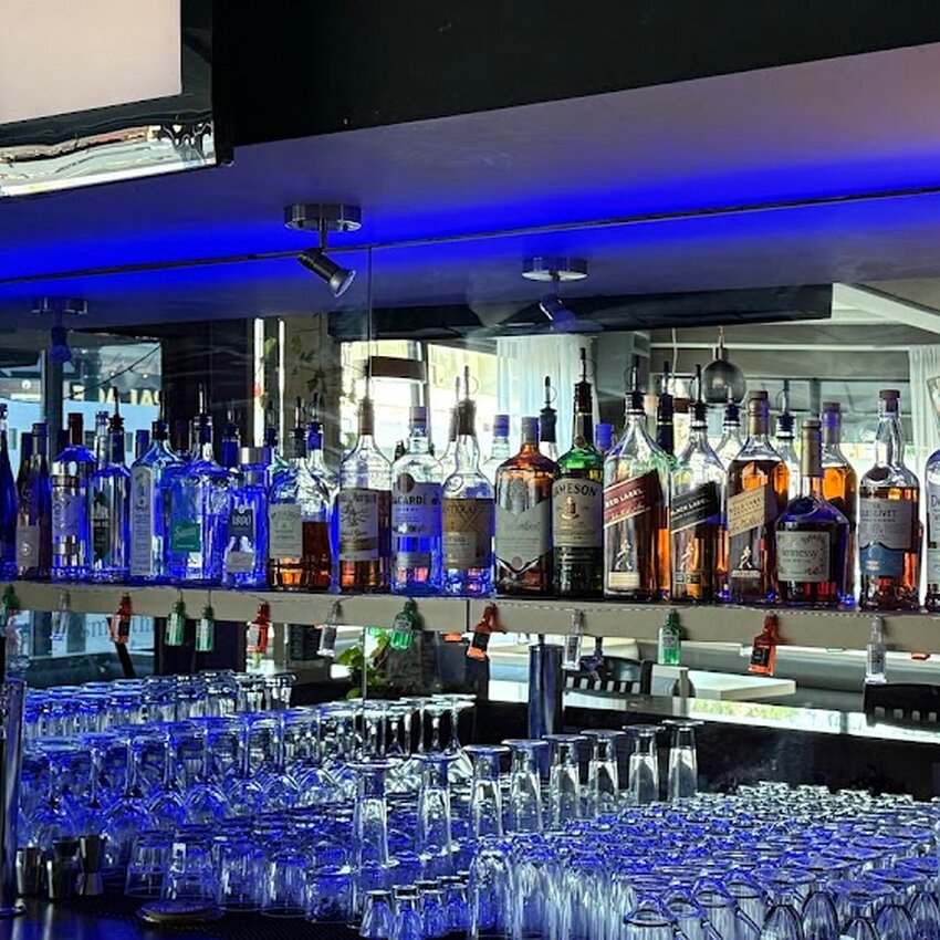 Bar Central -  Restaurants Near: H3S2B2