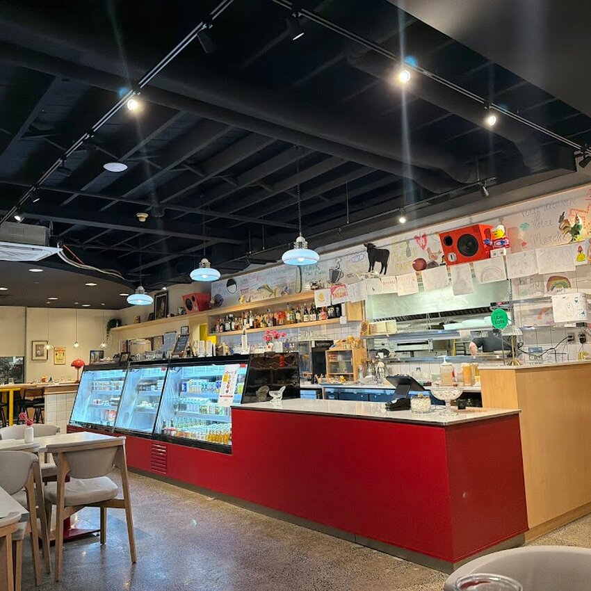 Yans Deli - Restaurants Brunch pr&egrave;s de: H4L3M3