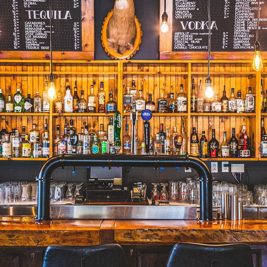 Pub au Cochon Fum&eacute; - Restaurants Barbecue-BBQs, Poutines &agrave; B&eacute;cancour