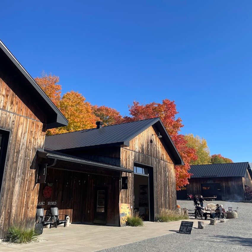 Le Flanc Nord - Dog-Friendly Restaurants in Montreal