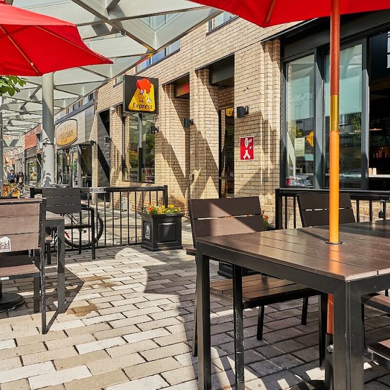 Rôtisserie St-Hubert Express - Restaurants Deli, Barbecue-BBQs de Montréal