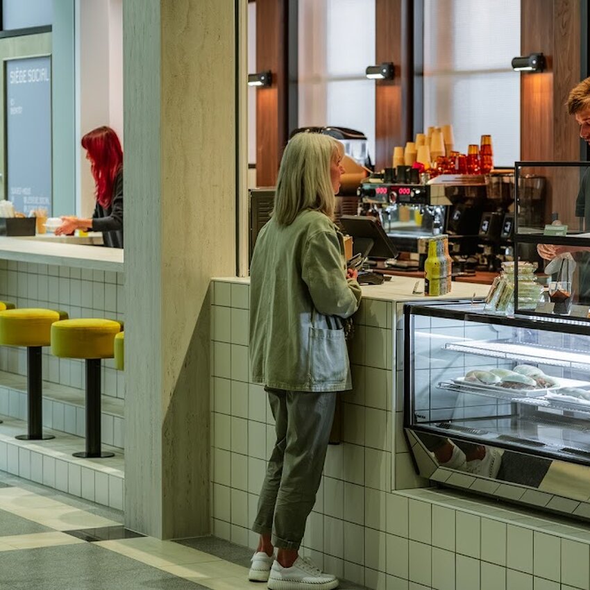 Caf&eacute; Social - Restaurants pr&egrave;s de: J4H4E5