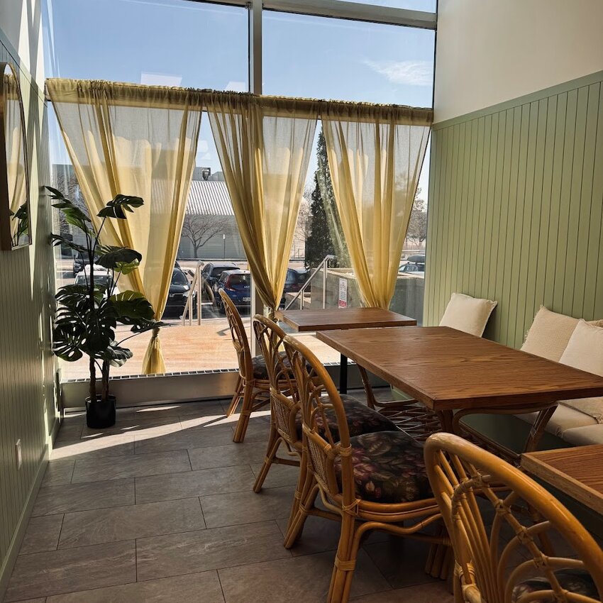 Missy's Caf&eacute; -  Restaurants Near: H9R5K3