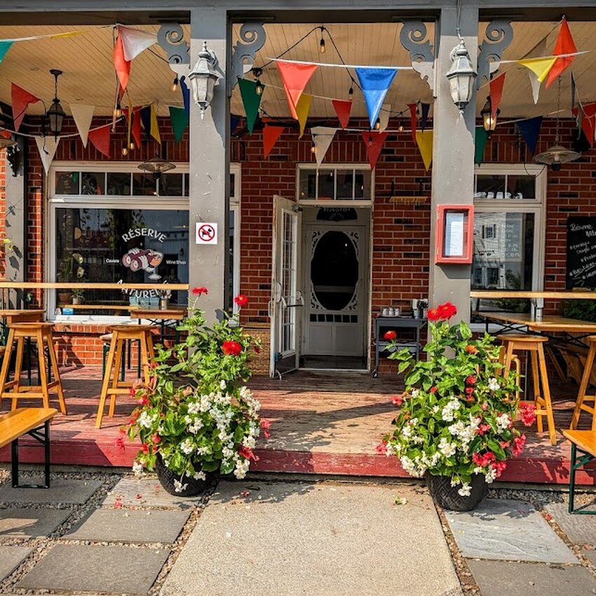 La R&eacute;serve Naturelle - Caviste - Restaurants in Cowansville