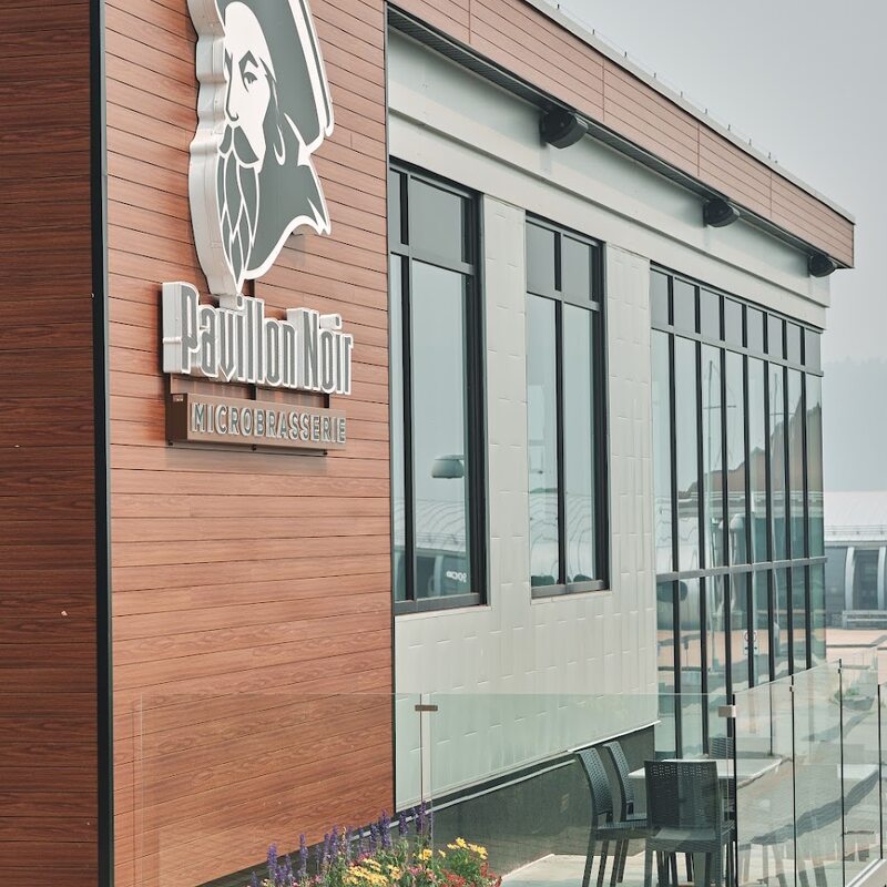 Pavillon Noir - Microbrasserie - Restaurants Barbecue-BBQs, Grillades, Burgers, Rôtisseries, Salades de Québec