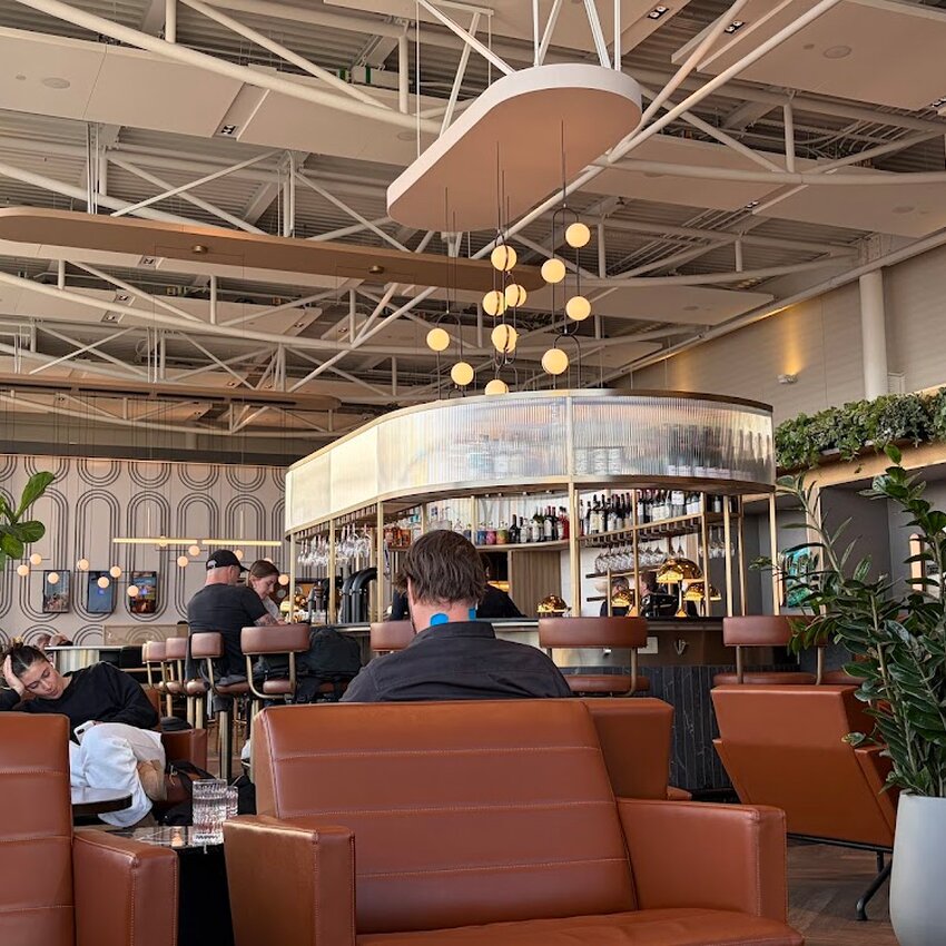Aspire AMEX Salon/Lounge - Breakfast, Bagels, Tea Restaurants Near: H4Y0A2
