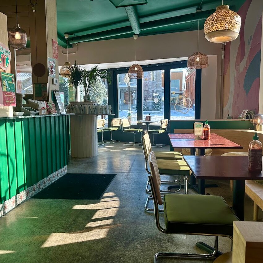 Le Petit Sao - Restaurants Sandwichs, Soupes pr&egrave;s de: J4H4E5