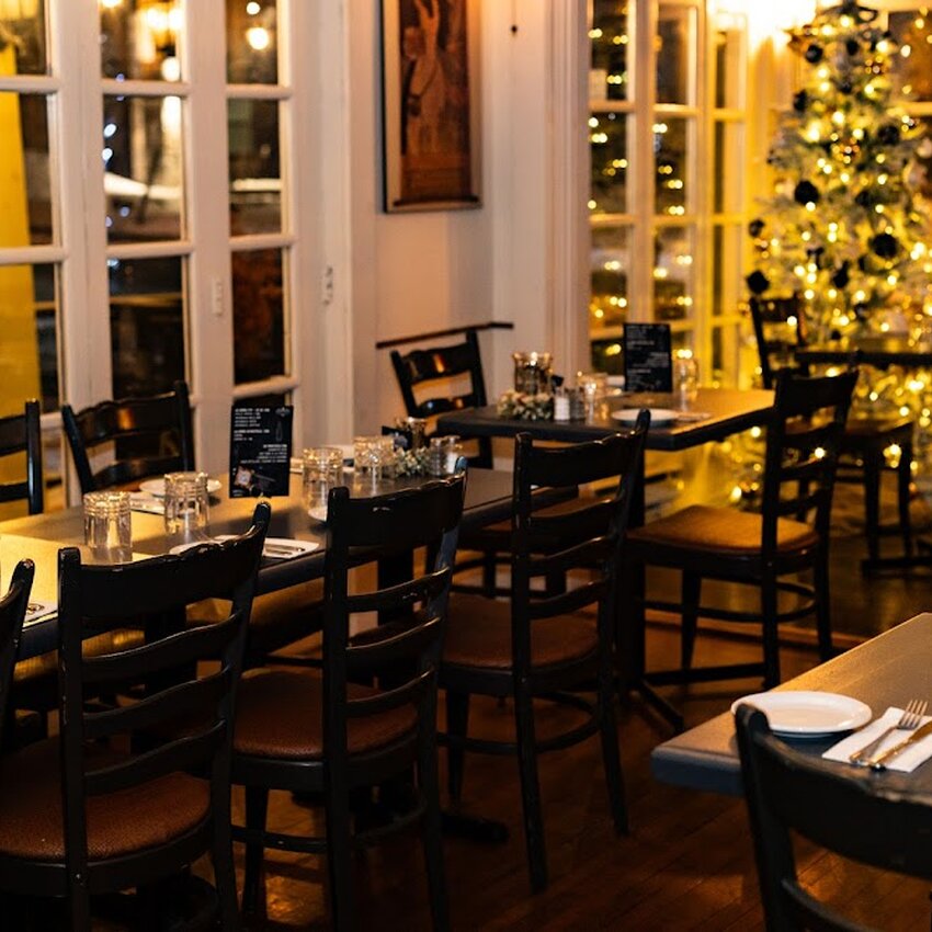 Le Bistro d'en Haut - Poutine, Breakfast Brunch Restaurants in Sainte-Ad&egrave;le