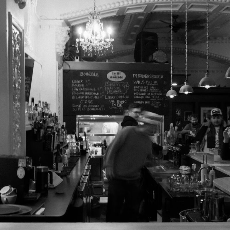 Le Lit Double - Bar & Bouffe - BBQ, Grill, Burgers, Rotisseries, Salads Restaurants in Quebec