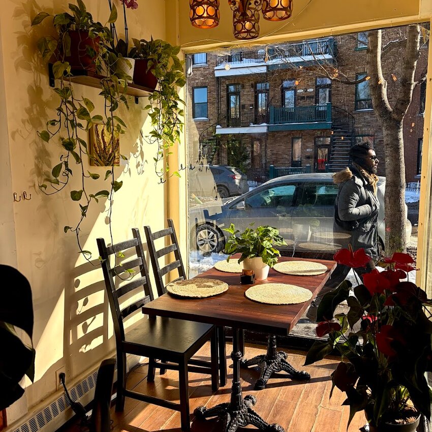 Caf&eacute; Marigold - Breakfast, Caf&eacute;s Restaurants Near: H2J1J1