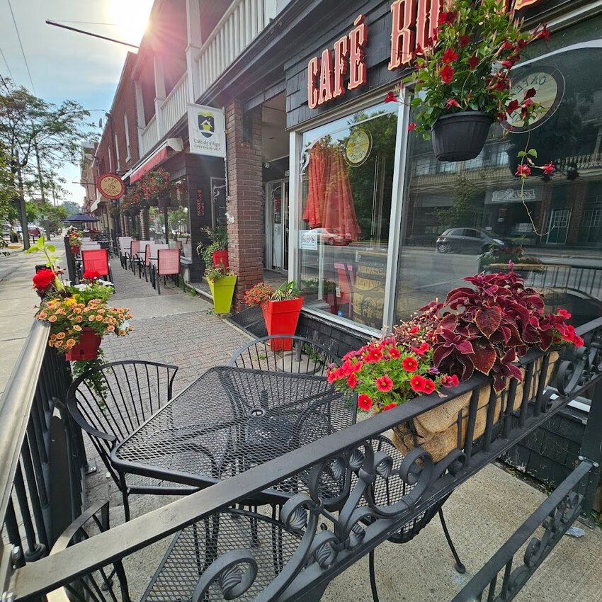 Cafe Rouge - Bagels in Eastern Townships