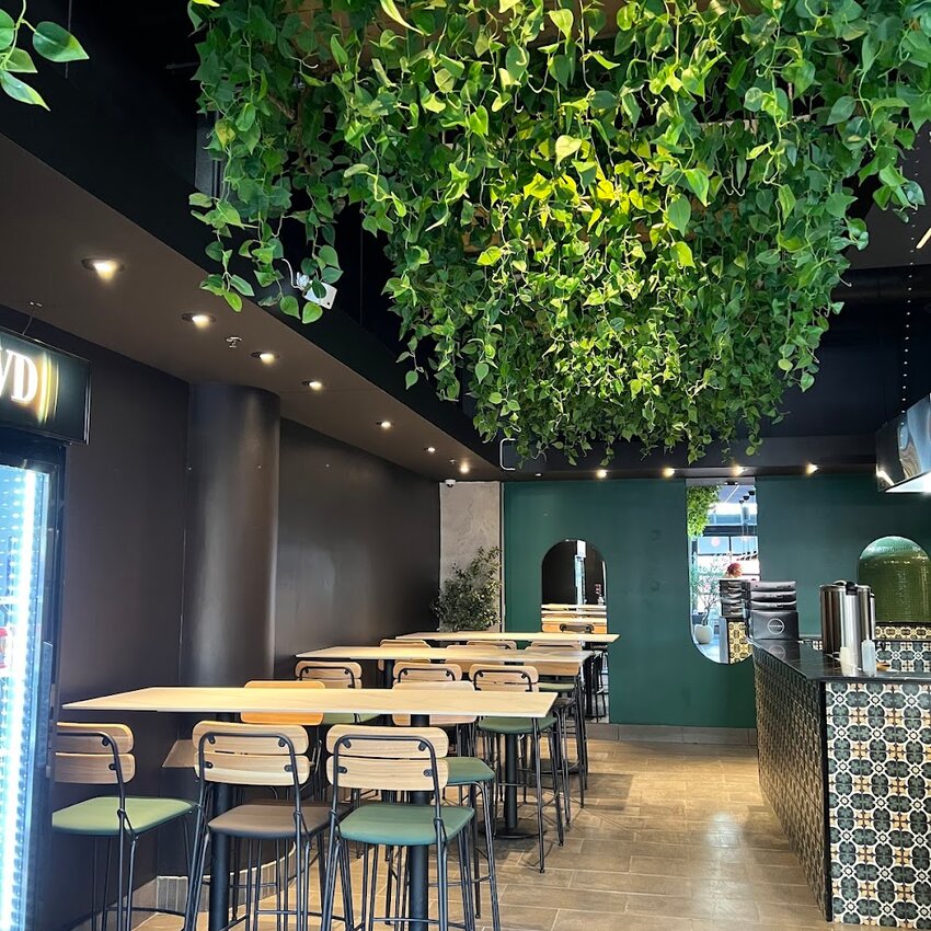 Falafel Blvd - Restaurants Commande en ligne pr&egrave;s de: H4C0C3