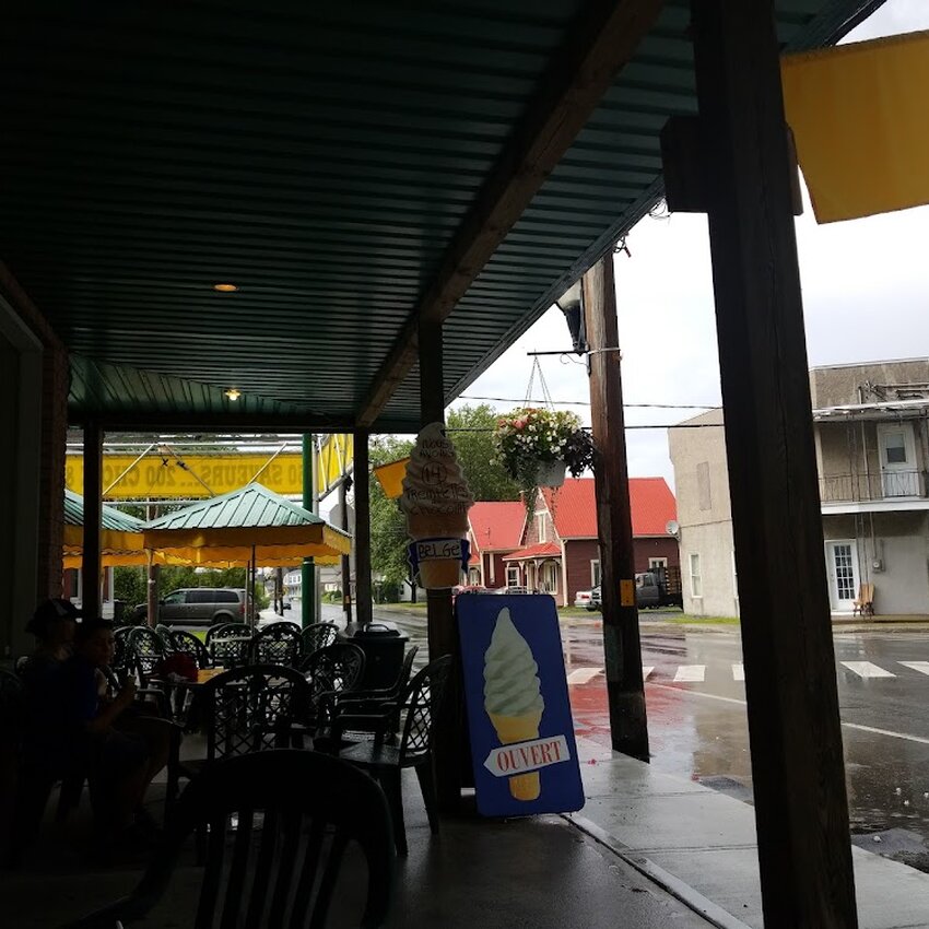 Bar Laitier La Bonne Vache - Restaurants pr&egrave;s de: J3M1S3