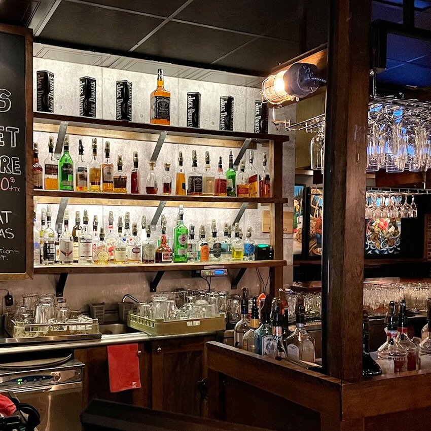 Cafe Cognac Bar-Resto - Restaurants pr&egrave;s de: G9A2G9