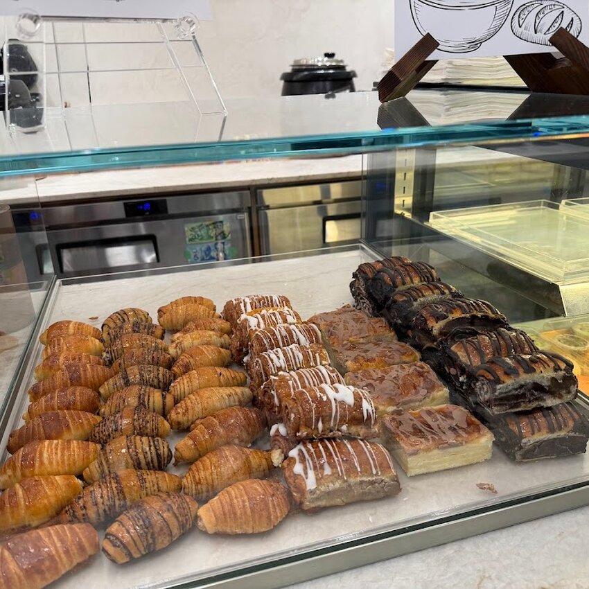 Caf&eacute; 1303 - Caf&eacute;s Restaurants Near: H4C2E1