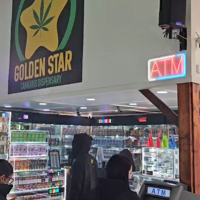 Golden Star Beach Bar - Restaurants in Oka