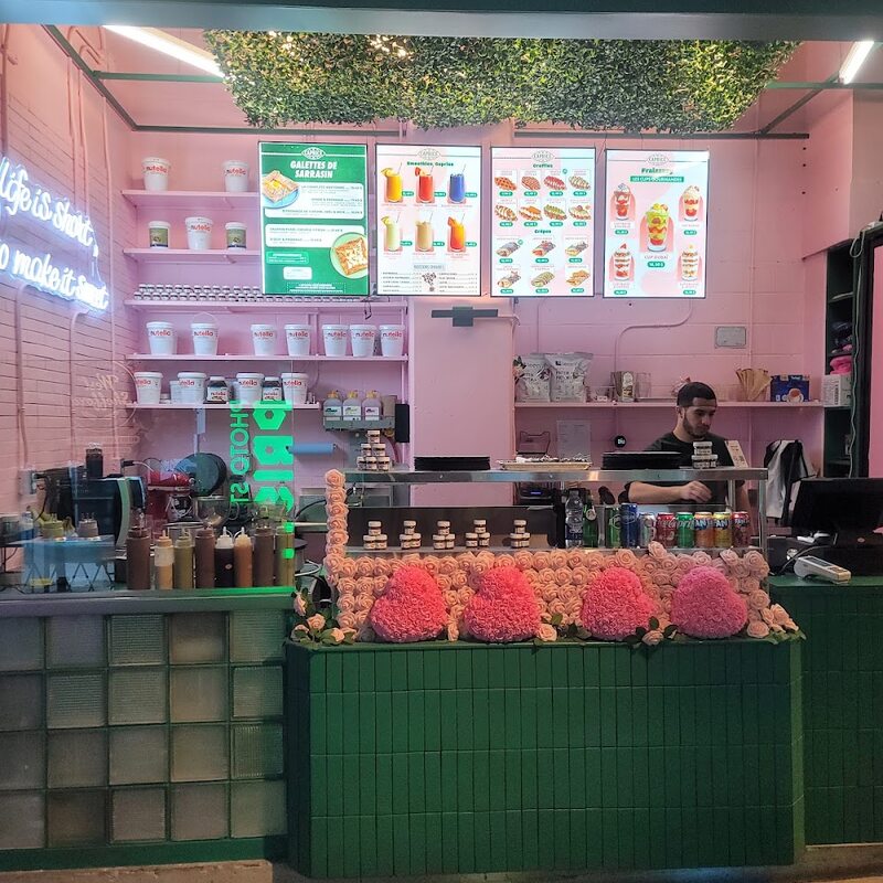 Caprice Croffle et Cr&ecirc;pe - Restaurants in Quartier des Spectacles