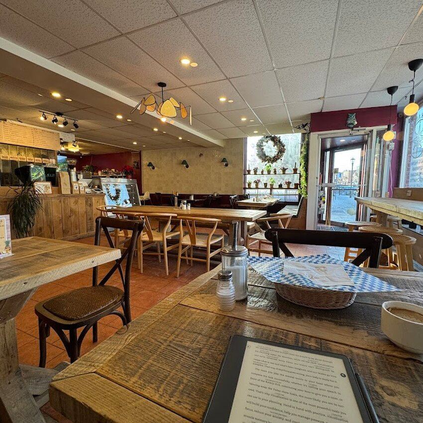 Caf&eacute; Grain d'Or - Brunch Restaurants Near: H2P2M7