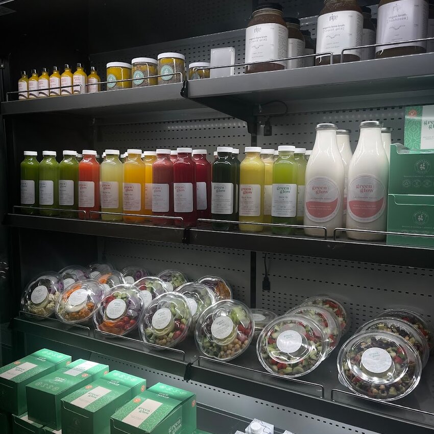 Green Glow Health Bar Sant&eacute; -  Restaurants Near: H4C2G1