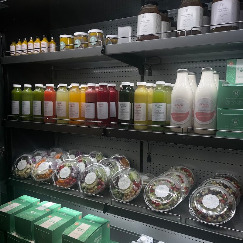 Green Glow Health Bar Sant&eacute; - Poutine, Tea, Pastries Restaurants in Montreal